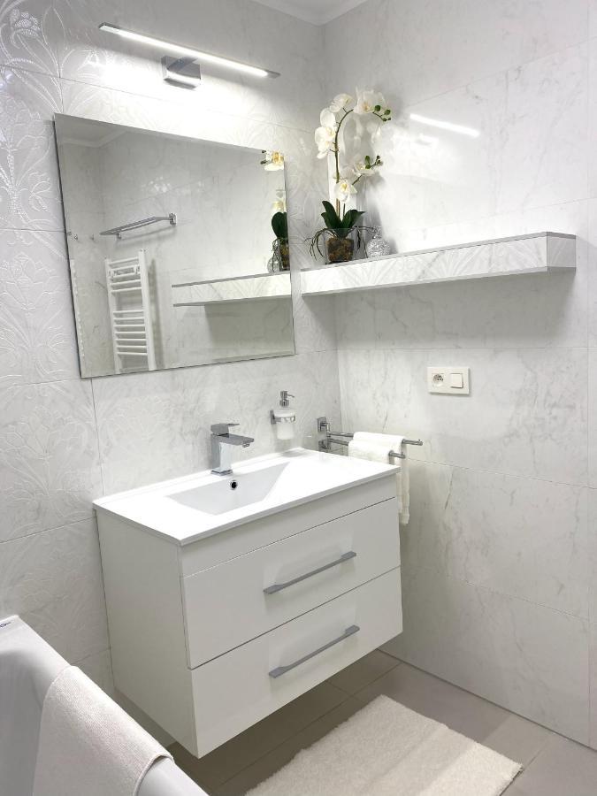 Die Eleganz - Apartment Near The City Center With Free Parking Bratislava Luaran gambar